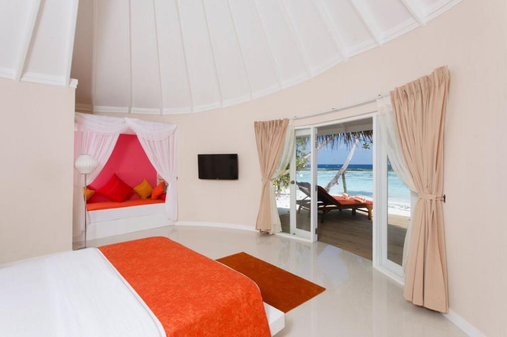 content/hotel/Sun Aqua Vilu Reef/Accommodation/Deluxe Beach Villa/SunAquaViluReef-Acc-DeluxeBeachVilla-06.jpg